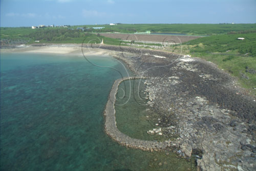 西嶼大池畚箕滬，指沒有滬房、外形為弧形狀的石滬。